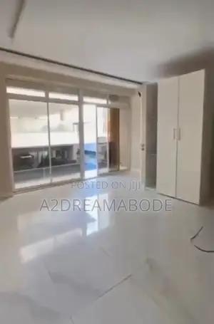 4bdrm Apartment in Onikoyi for rent