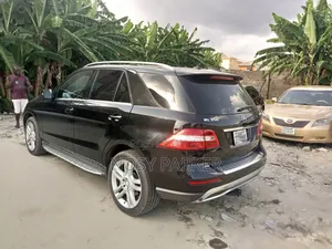 Mercedes-Benz M Class ML350 4dr SUV (3.5L 6cyl 7A) 2014 Black