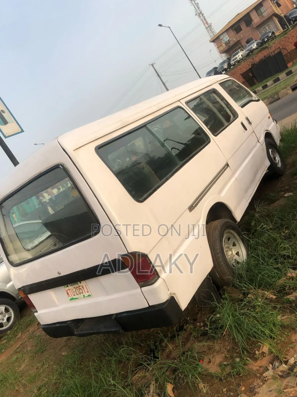 Mazda E2000 2002 White