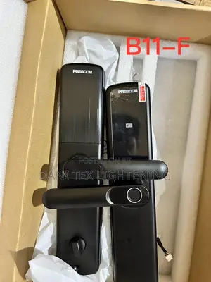 Electronic Smart Door Lock Tuya Wifi Digital Biometric Camer