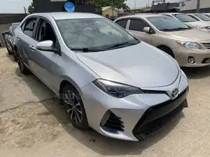 Toyota Corolla SE 4dr Sedan (1.8L 4cyl CVT) 2017 Silver