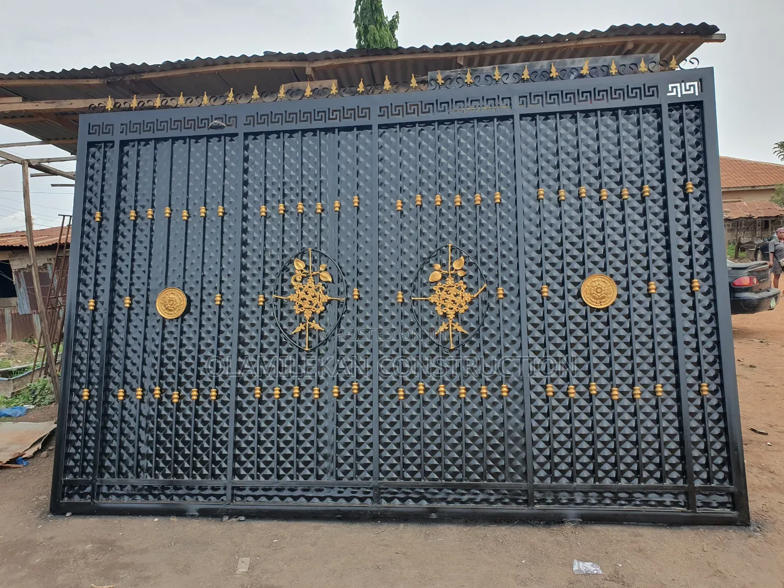 Deluxe Sliding Gate.