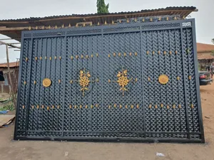 Deluxe Sliding Gate.