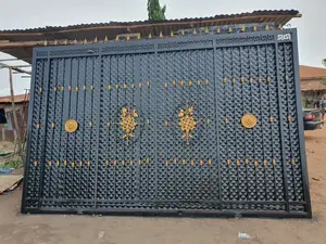 Deluxe Sliding Gate.