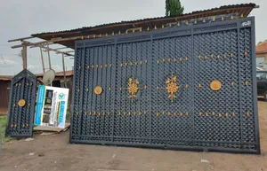 Deluxe Sliding Gate.