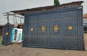 Deluxe Sliding Gate.