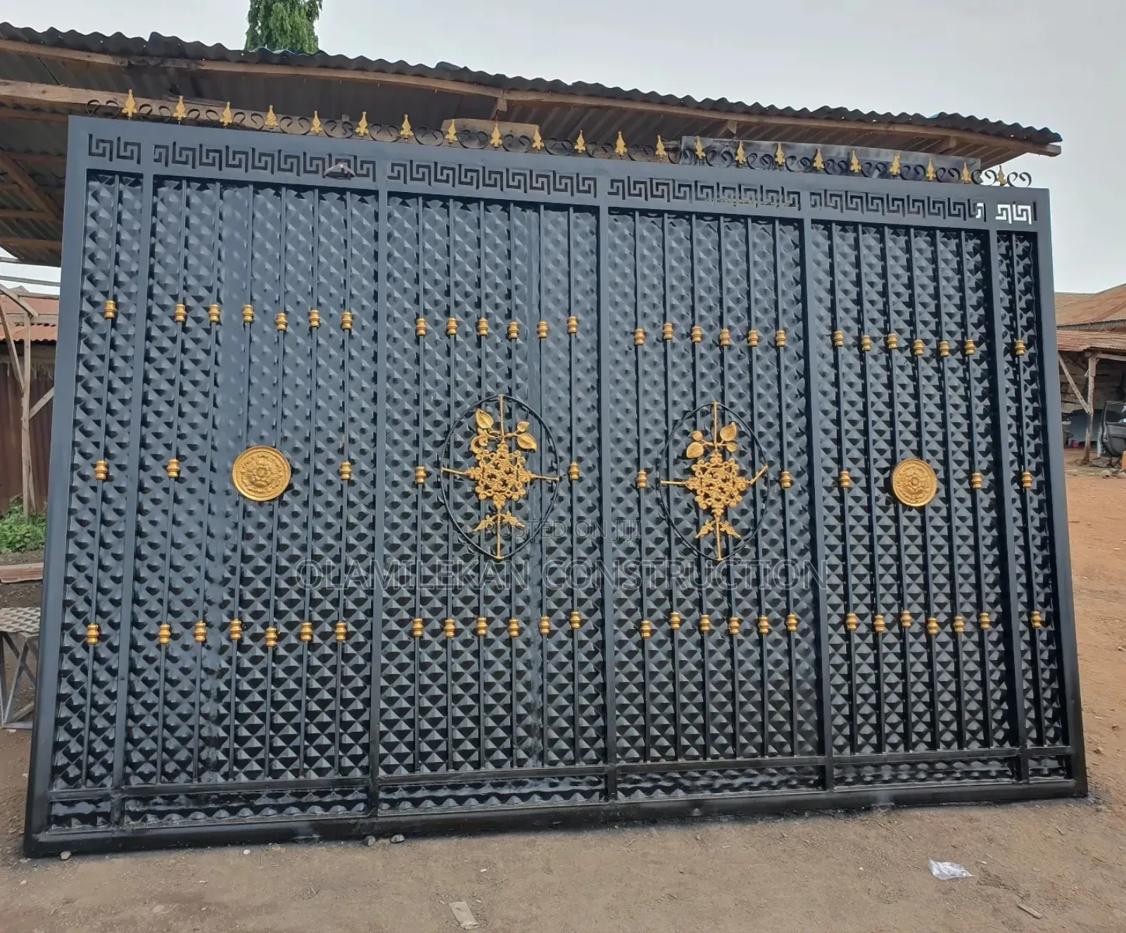 Deluxe Sliding Gate.