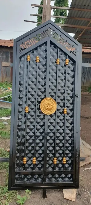 Deluxe Sliding Gate.