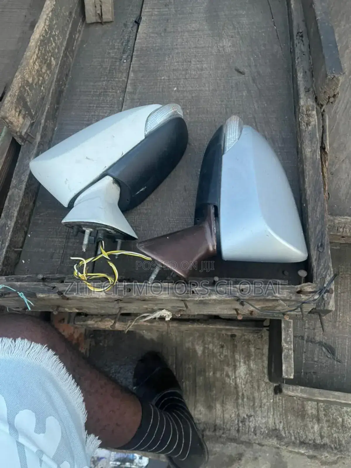 Side Mirror Venza With Pointer Available