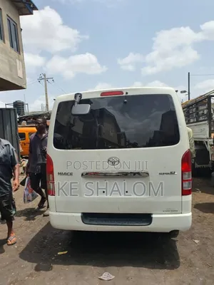 Toyota HiAce 2010 White