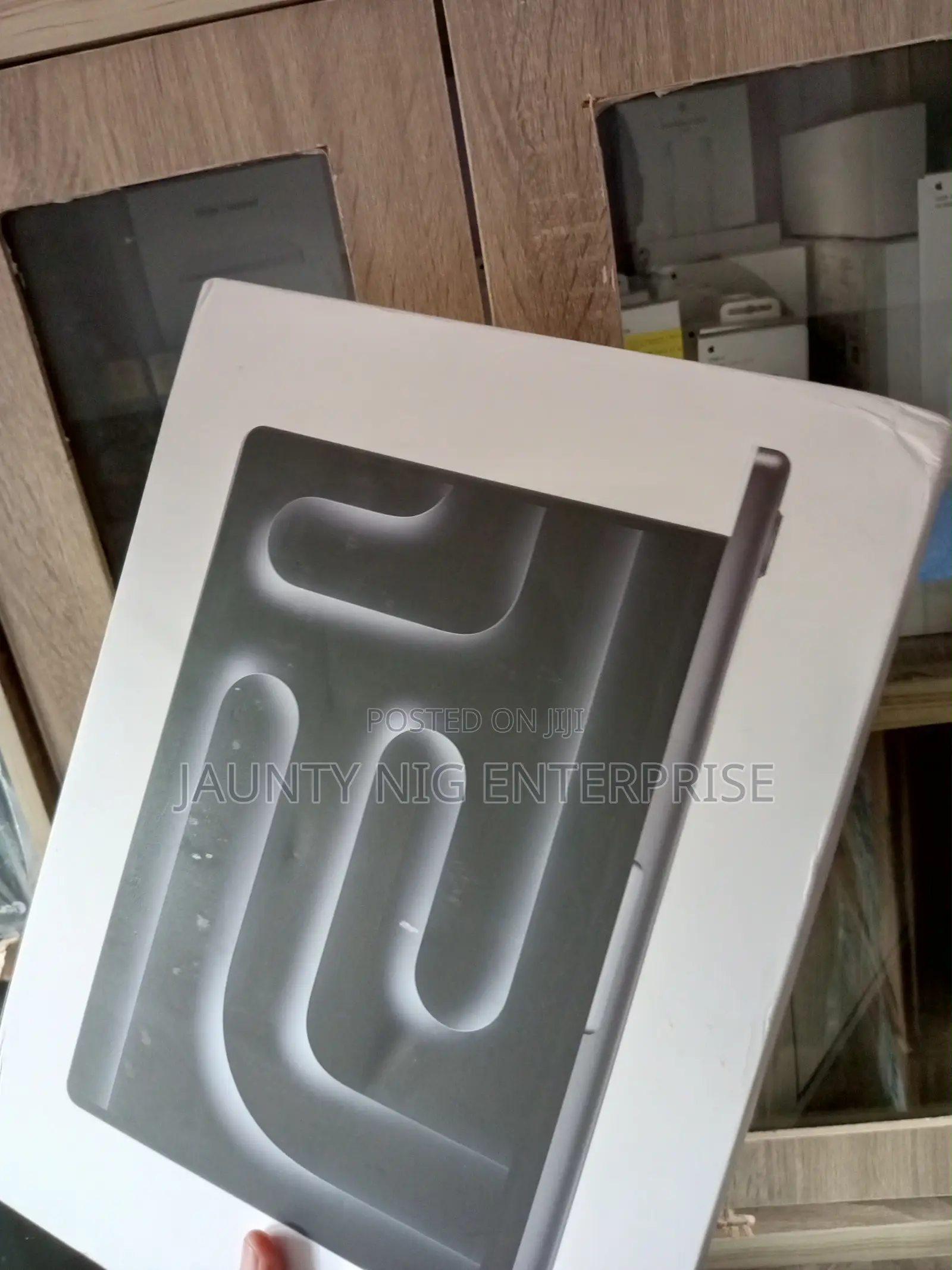 New Laptop Apple MacBook Pro 18GB Apple M3 Pro SSD 512GB
