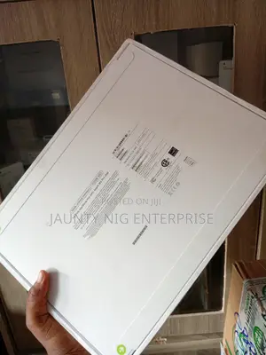 New Laptop Apple MacBook Pro 18GB Apple M3 Pro SSD 512GB