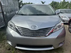 Toyota Sienna XLE 7 Passenger 2012 Silver