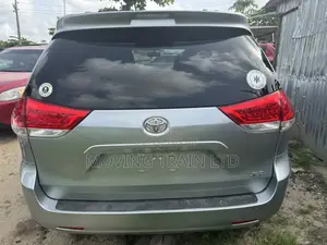 Toyota Sienna XLE 7 Passenger 2012 Silver