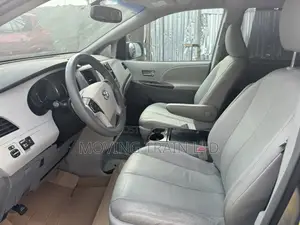 Toyota Sienna XLE 7 Passenger 2012 Silver