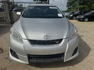Toyota Matrix S Hatchback FWD (2.4L 4cyl 5A) 2010 Silver