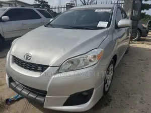 Toyota Matrix S Hatchback FWD (2.4L 4cyl 5A) 2010 Silver