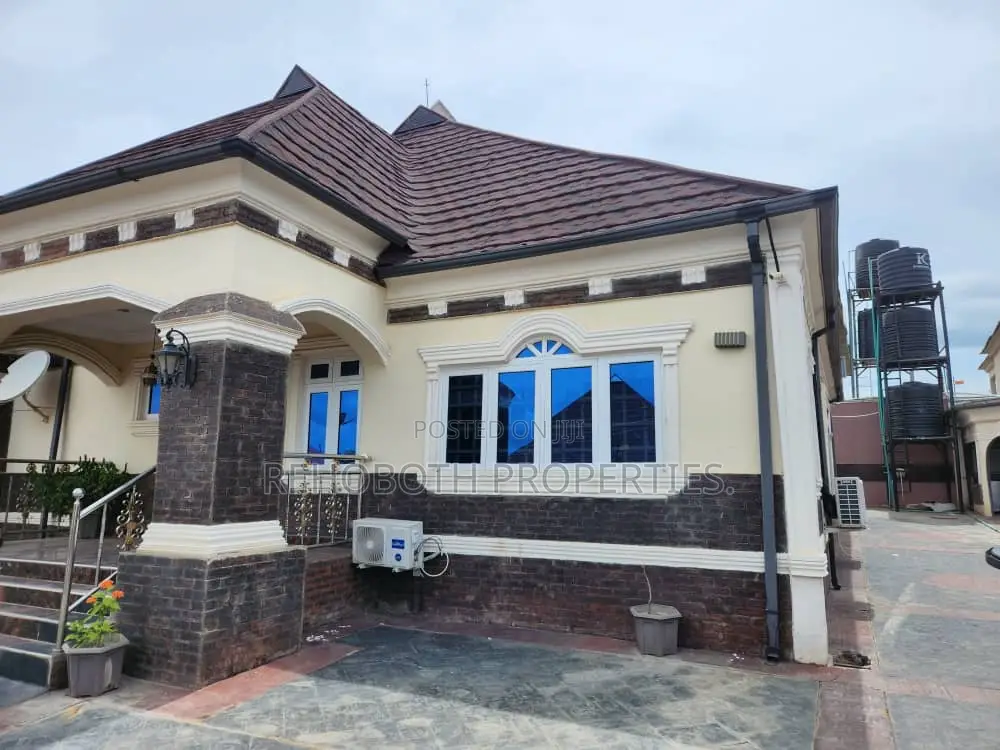 3bdrm Bungalow in Adeniran Estate, Ibadan for sale