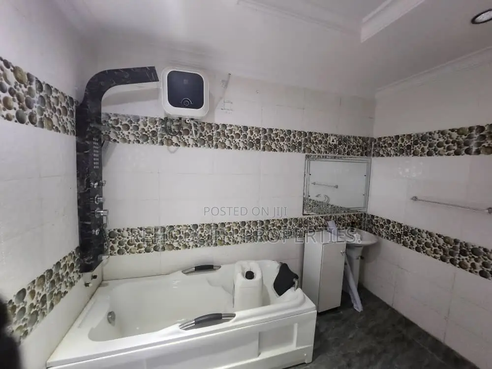 3bdrm Bungalow in Adeniran Estate, Ibadan for sale