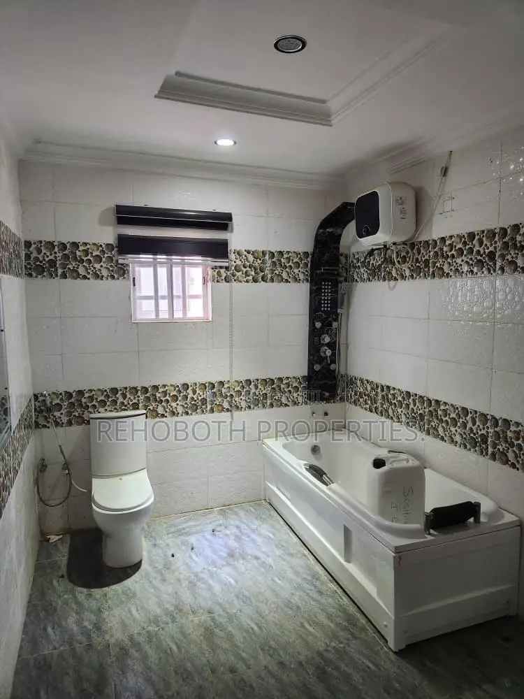 3bdrm Bungalow in Adeniran Estate, Ibadan for sale