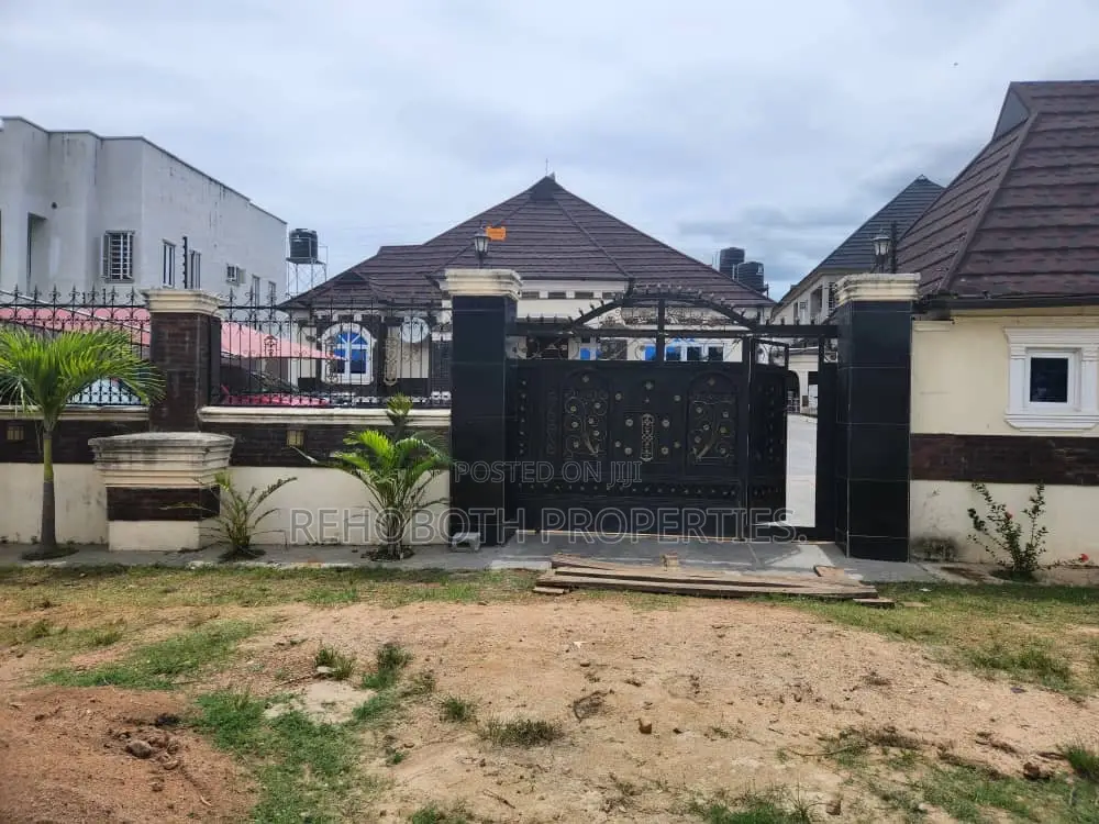 3bdrm Bungalow in Adeniran Estate, Ibadan for sale