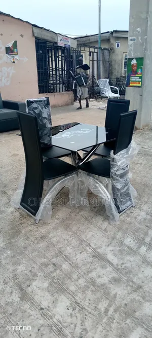 Standard Square Shape Four Sitter Dining Sets