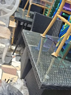 Ranten Table With 4 Chairs