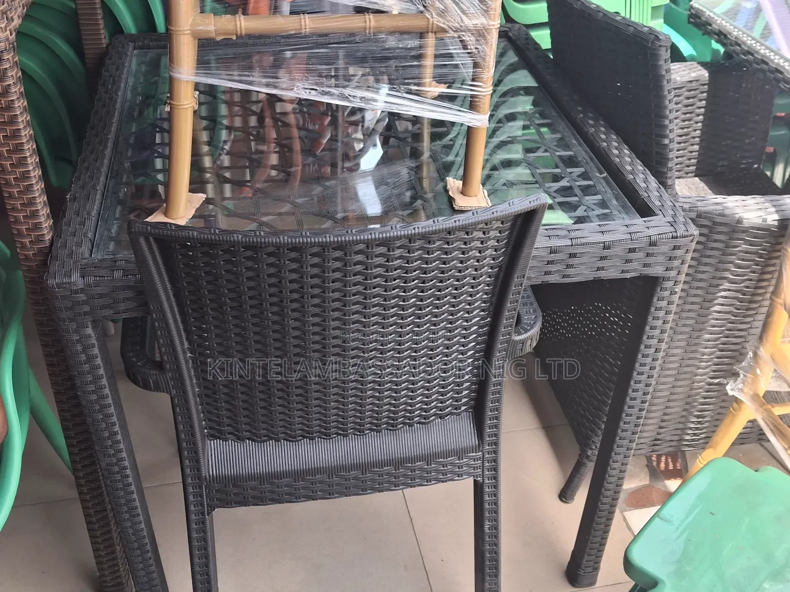 Ranten Table With 4 Chairs