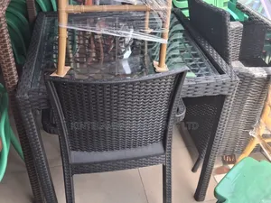 Ranten Table With 4 Chairs