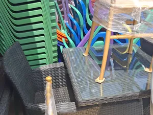Ranten Table With 4 Chairs