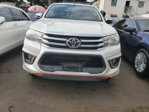 Toyota Hilux Revo Double Cab Petrol 2.7 AWD 2018 White