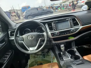 Toyota Highlander Limited 2019 White