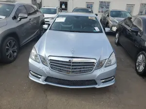 Mercedes-Benz E350 Base 4Matic Sedan AWD (3.5L 6cyl 7A) 2013 Blue