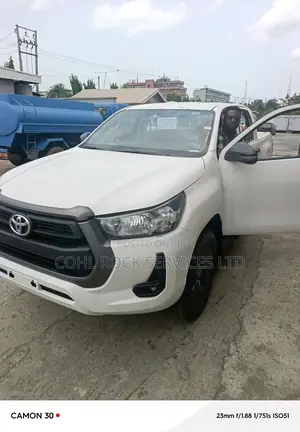 New Toyota Hilux 2025 White