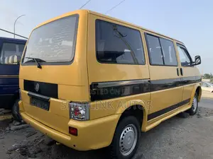 Volkswagen Transporter 2000 Yellow