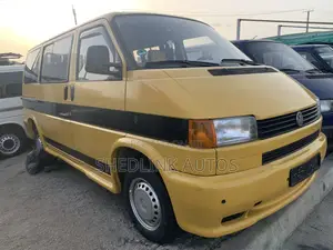 Volkswagen Transporter 2000 Yellow