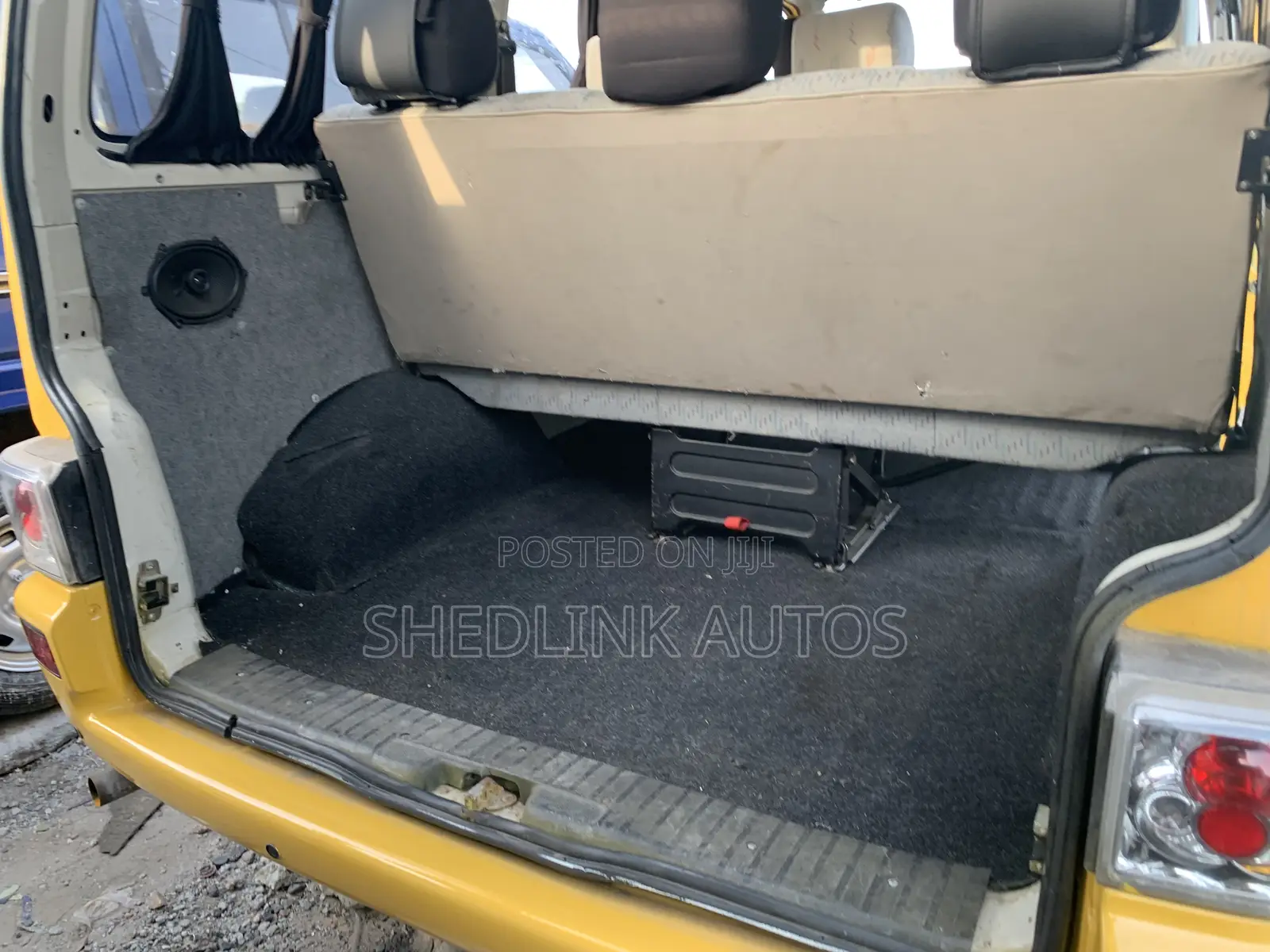 Volkswagen Transporter 2000 Yellow