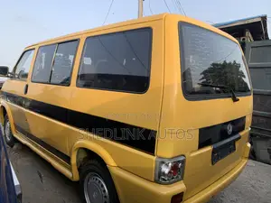 Volkswagen Transporter 2000 Yellow