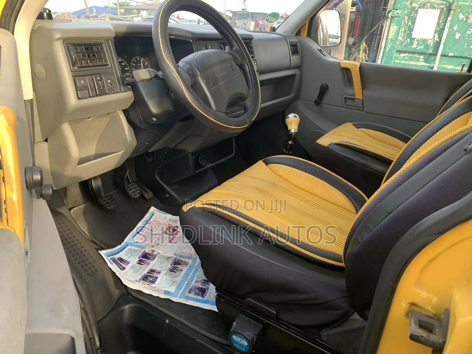 Volkswagen Transporter 2000 Yellow