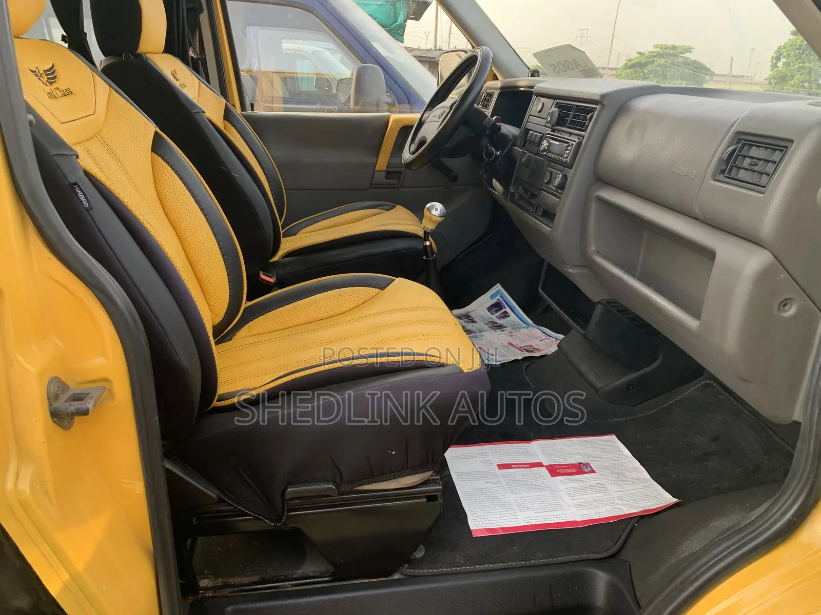 Volkswagen Transporter 2000 Yellow