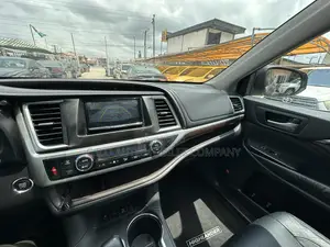 Toyota Highlander Limited 4dr SUV AWD (3.5L 6cyl 6A) 2014 Black