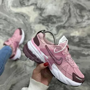 Best Quality Pink Nike React Sneakers