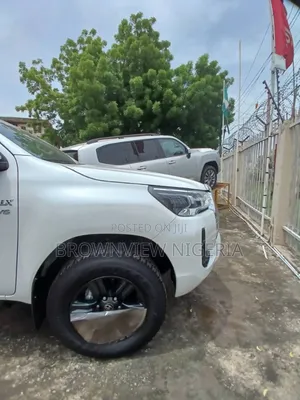 New Toyota Hilux 2025 White
