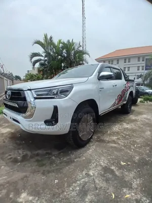 New Toyota Hilux 2025 White