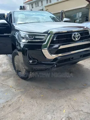 New Toyota Hilux 2025 Black