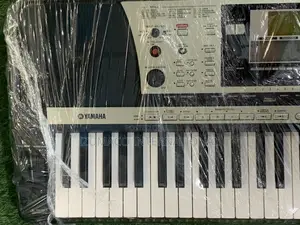 PSR-740 Durable Yamaha Keyboard