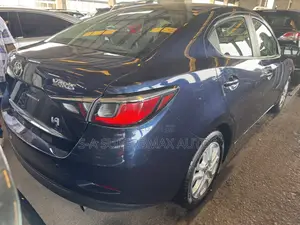 Toyota Yaris 2017 Blue