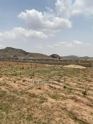 275sqm of Land
