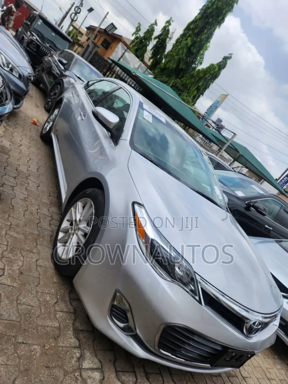 Toyota Avalon XLE Premium Sedan FWD (3.5L 6cyl 6A) 2013 Silver