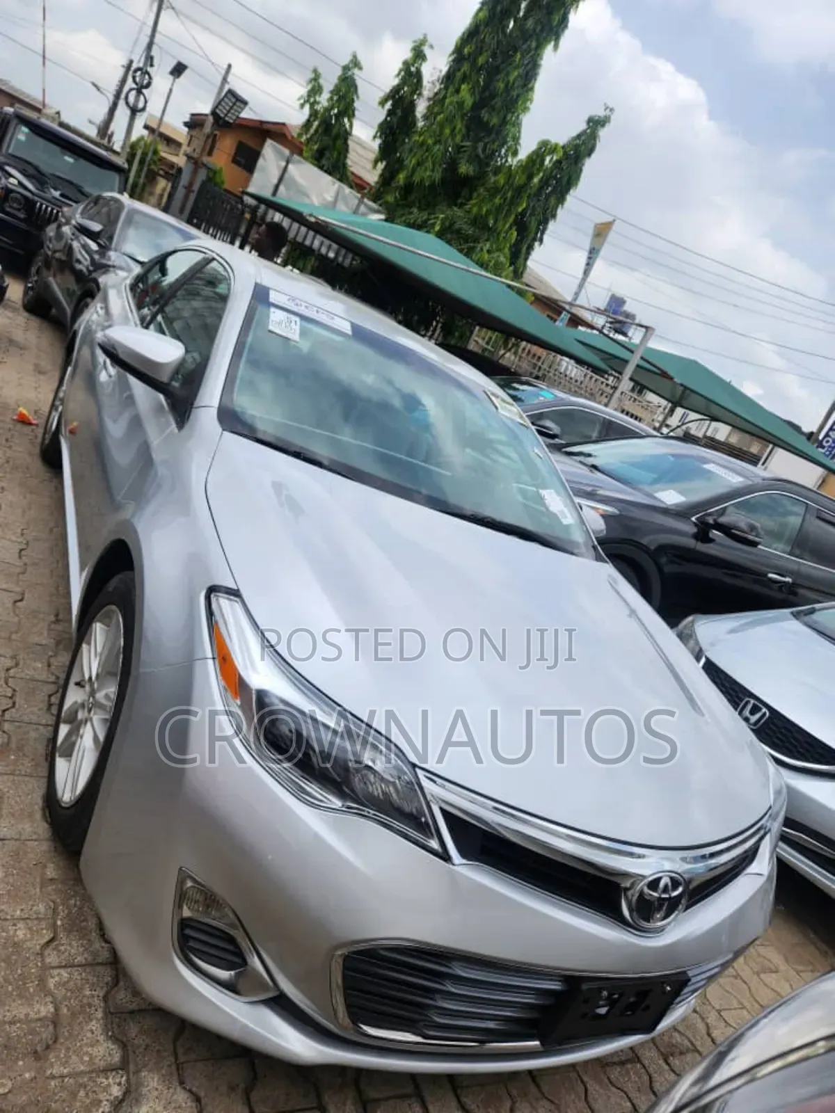 Toyota Avalon XLE Premium Sedan FWD (3.5L 6cyl 6A) 2013 Silver